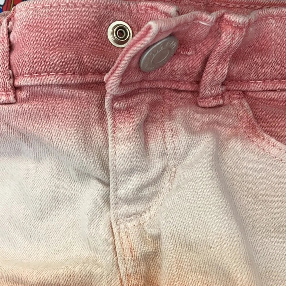FINAL MARKDOWN Girls’ Old Navy Dip-Dyed shorts (3T)